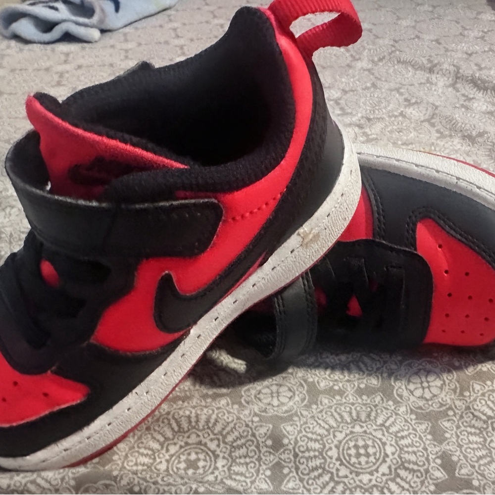 Nike Kids Black and Red Sneakers